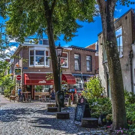 Met Tuin In Centrum Lejlighed